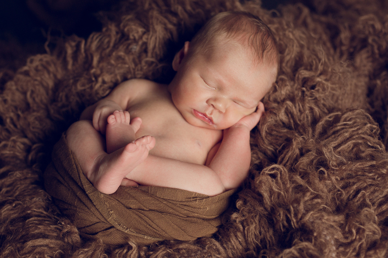 Kelly Brown Newborn Photographer - YouTube